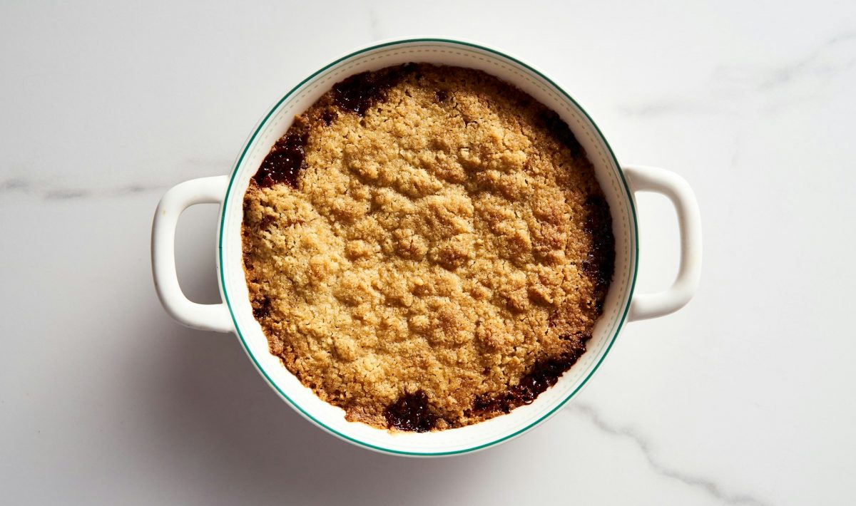 a dish of fruit crumble